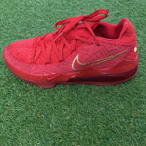 COPY - 2020
Titan x LeBron 17 Low 'Agimat used Mens size 8.5 - Picture 6 of 16